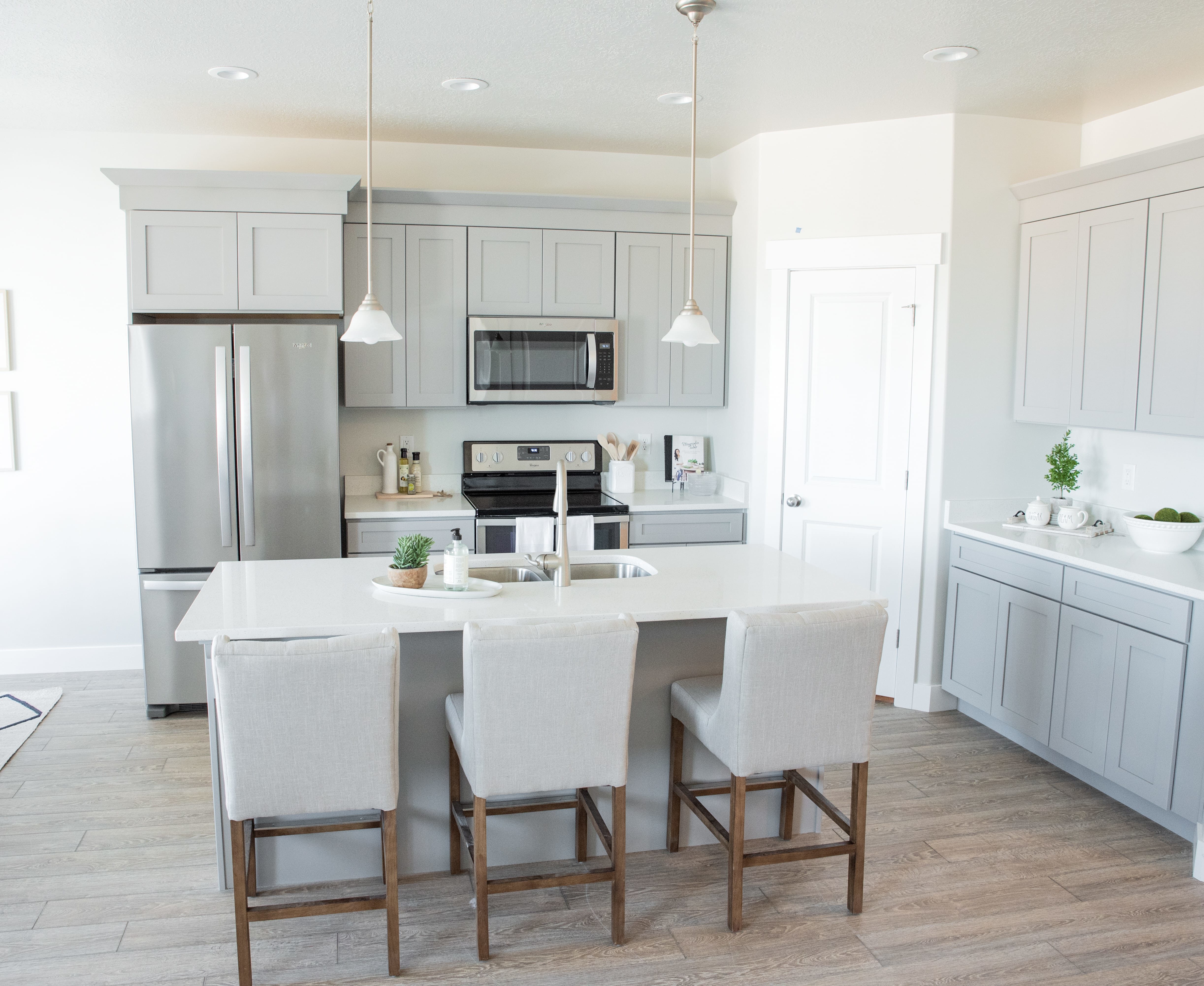 Sky Ridge Interior Townhome Model | EDGEhomes